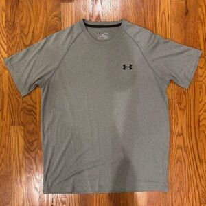 Under Armour Loose Fit gray short sleeve t-shirt